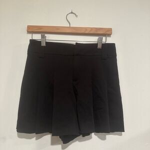 Alice & Olivia Scoop Black Pleated Shorts Size Small